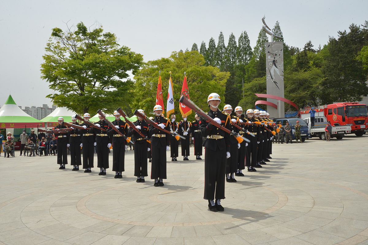23-0423 해병대 군산지구 전승 기념식 해병 의장대 시범